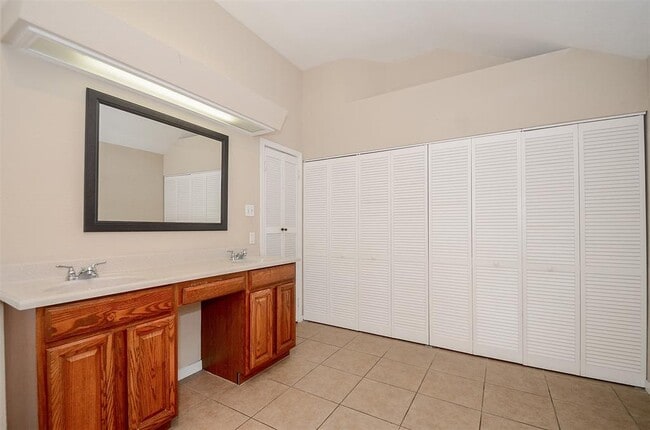 Building Photo - 1807 Trendwest Dr