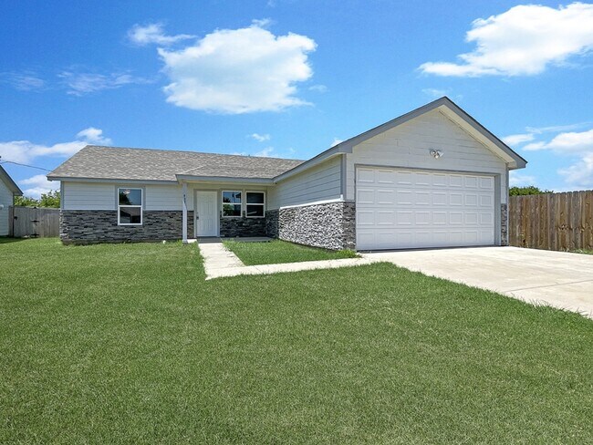 Primary Photo - 437 S Cleburne Whitney Rd