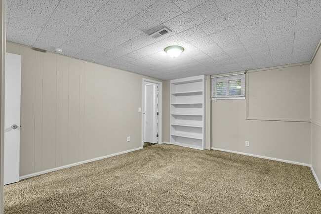 Building Photo - $1,840.95 - 3 Bed, 2 Bath Townhome In Co Springs with In Unit Laundry and Central AC!