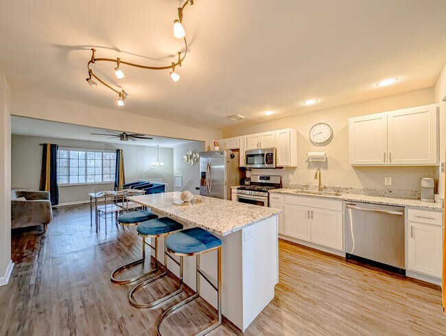 Building Photo - 8616 Hickory Ave