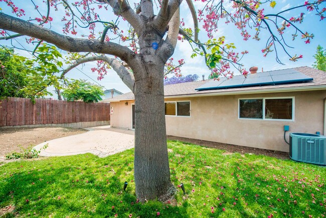 Building Photo - 3 Bedroom Single Family Home in the Brea-O...