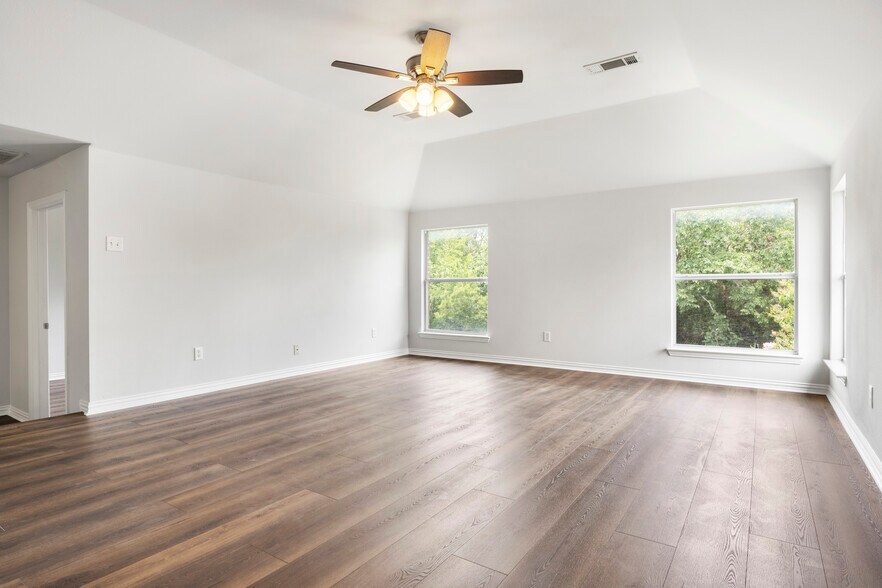 Game Room - Upstairs Living Room - 135 Springtree St
