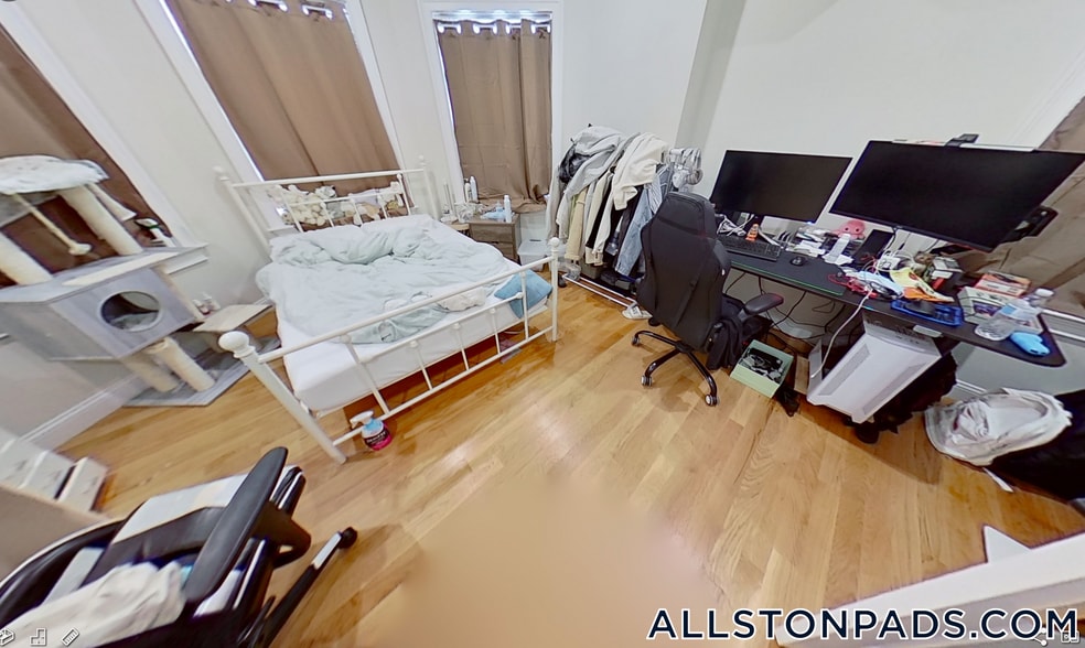 Building Photo - 62 Gordon St