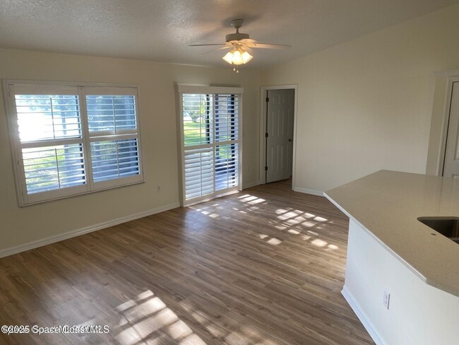 Building Photo - 6946 Hammock Lakes Dr