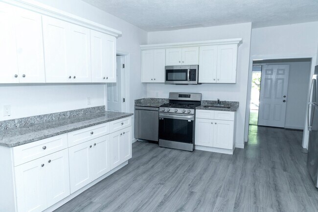 Building Photo - 116 Lucerne St