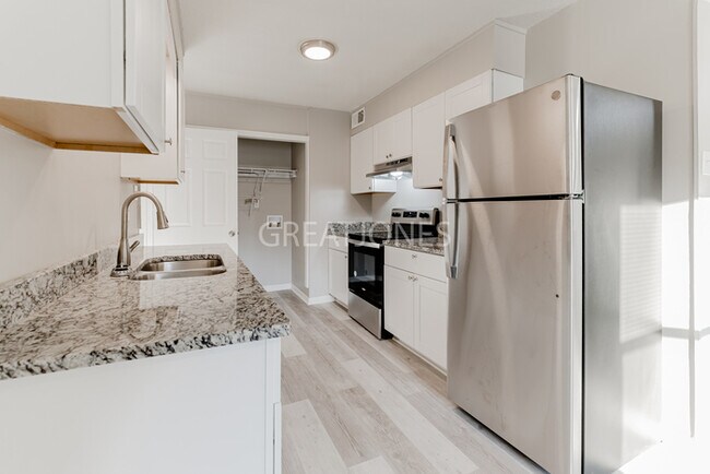 Building Photo - Charming 3 Bedroom in Raeford!