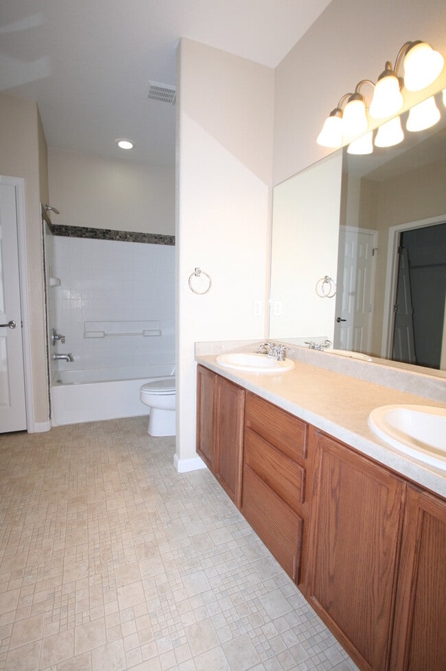 Building Photo - True one-level living home near trails and...