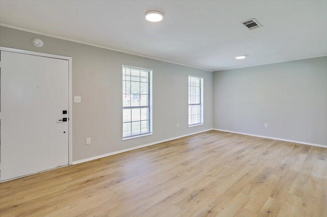 Building Photo - 642 Sweetgum St