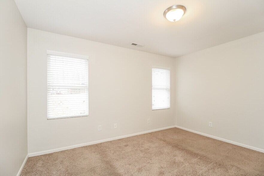 Building Photo - 3720 Cheshire Woods Dr