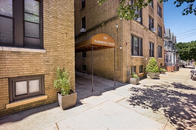 Building Photo - 429 Fairmount Ave