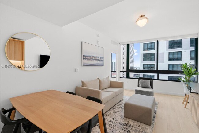 Building Photo - 225 N Miami Ave