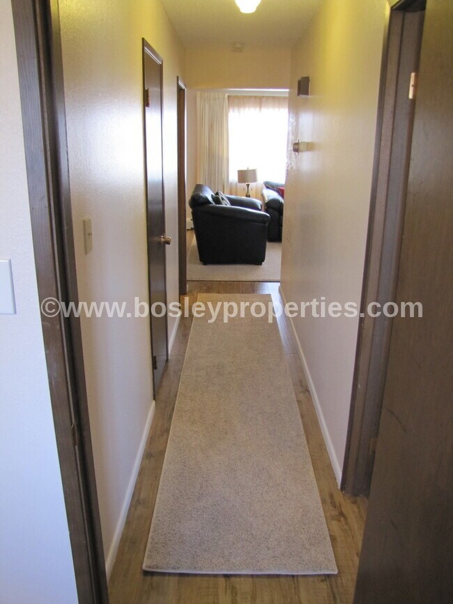 Building Photo - Furnished Month to Month Corporate Short Term Extended Stay Apartment