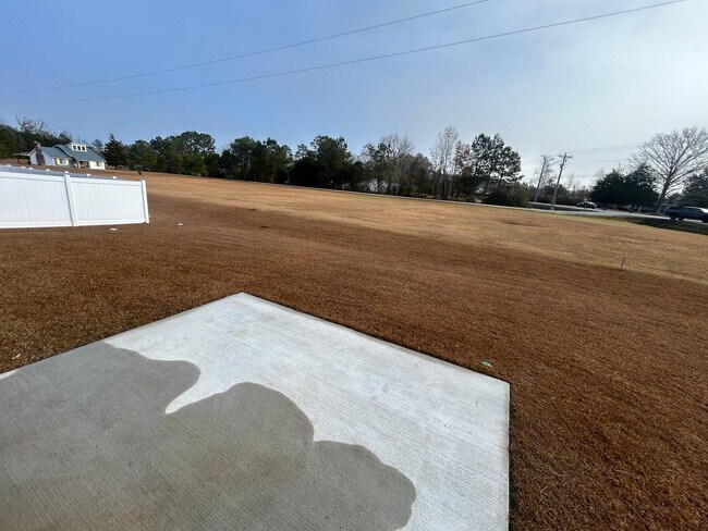 Building Photo - Field View 4BD/ 2BA