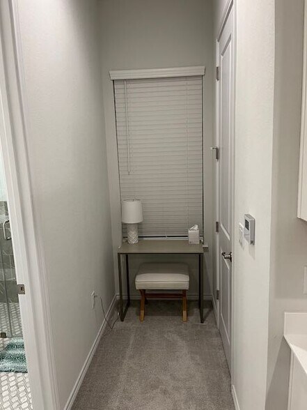Desk area and nice large walk-in closet - 9312 Apogee Blvd