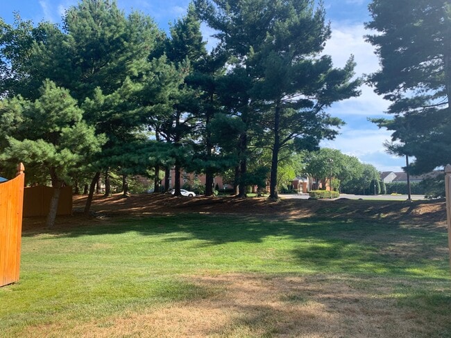 Building Photo - 30 Greensward Ln