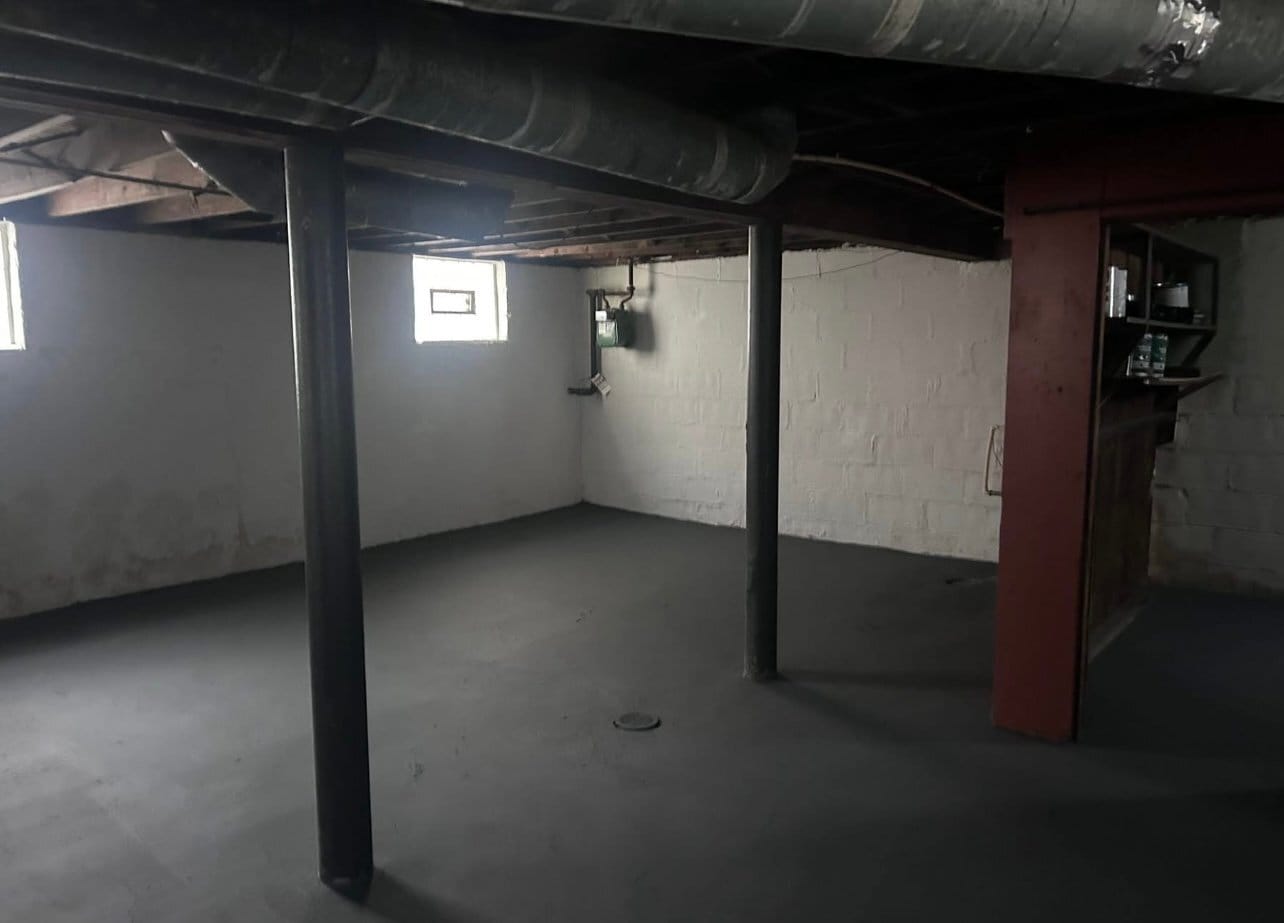 Building Photo - 9501 Rosewood Ave