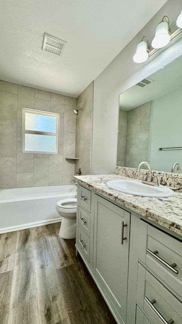 Building Photo - NEWLY RENOVATED 3 BED, 3 BATH ONE STORY HO...