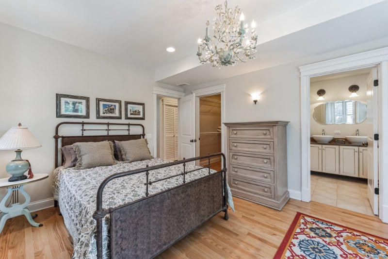 Building Photo - 2033 W Jarvis Ave