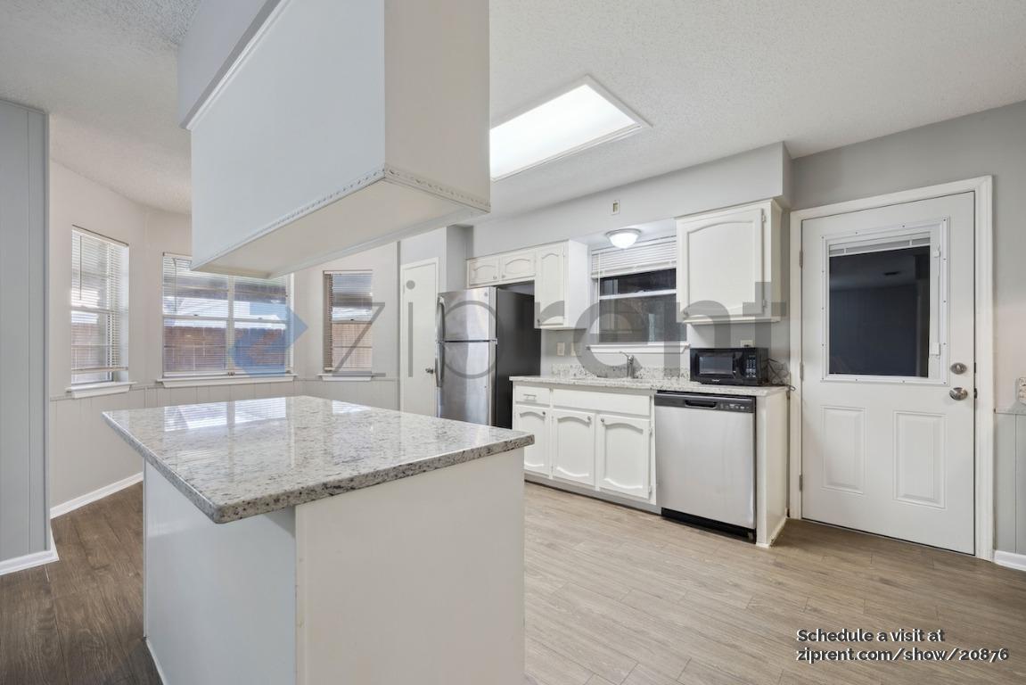 Building Photo - 8907 Reininger Dr