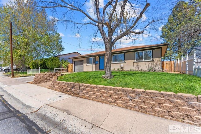 Building Photo - 990 Akard Dr