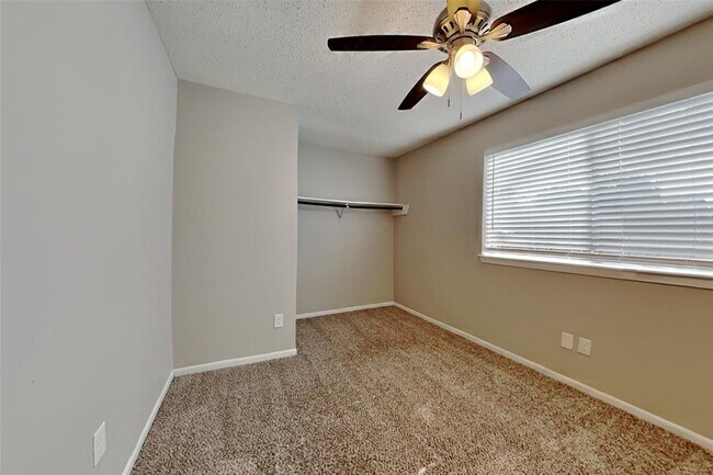 Building Photo - 22722 Brafferton Ln