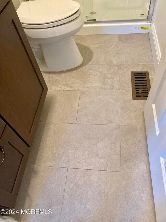 Building Photo - 66 Holly Dr