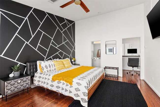 Building Photo - 2914 Commerce St