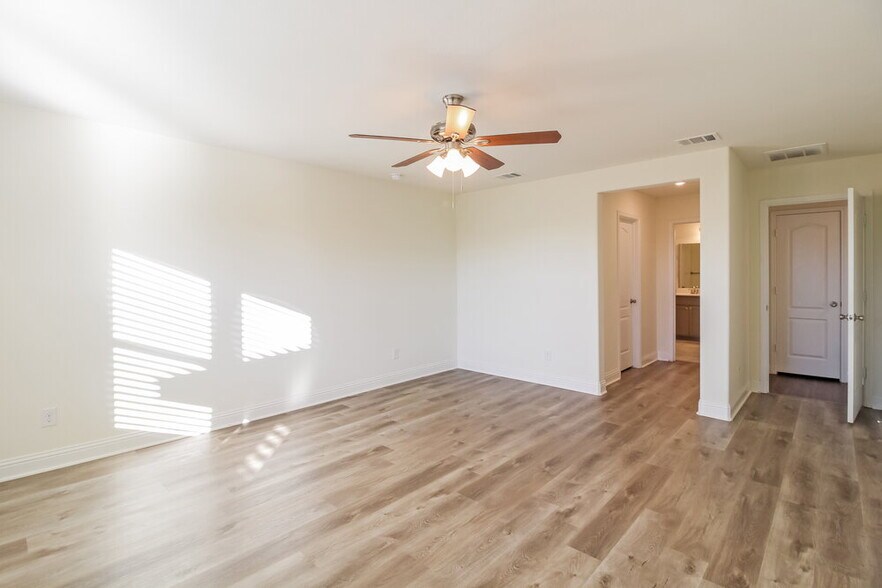 Building Photo - 2637 Wayne Ave