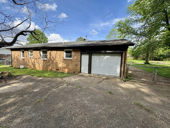 Building Photo - 3207 Searcy Dr NW