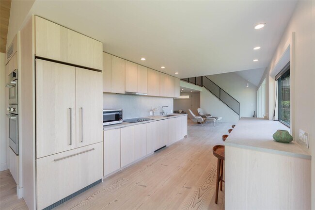 Building Photo - 590 Haywaters Dr