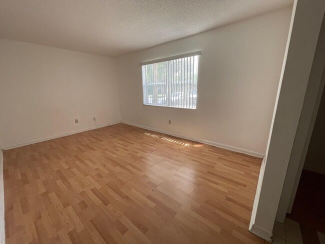 Building Photo - 10762 La Placida Dr