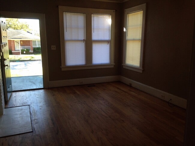 Building Photo - 2960 Pierpont Ave