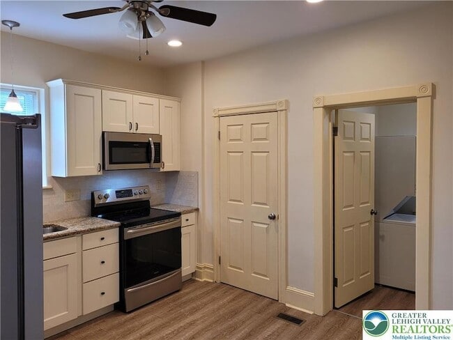 Building Photo - 1024 Delaware Ave