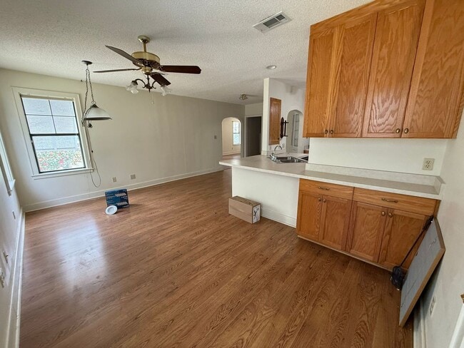 Building Photo - Pensacola - East Hill - 4 bedrooms, 3 bathroom - Mother in Law suite