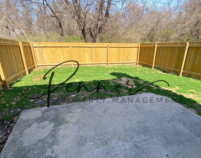 Building Photo - 449 NE Churchill St