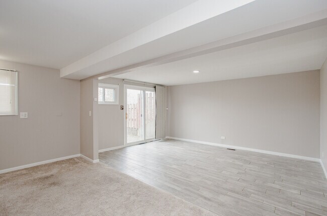 Building Photo - 720 Durham Ln