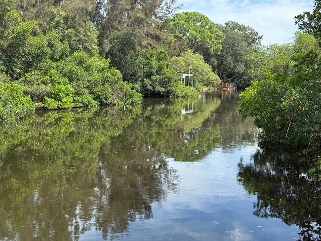 Building Photo - 1070 Sanibel Ct