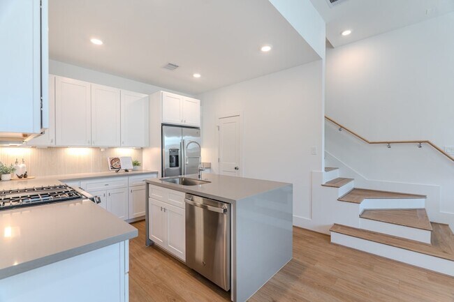 Building Photo - 7613 Victory Reserve St