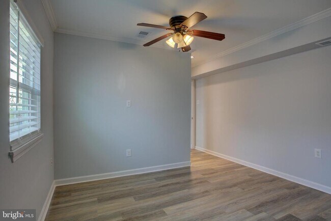 Building Photo - 232 Cabbel Dr