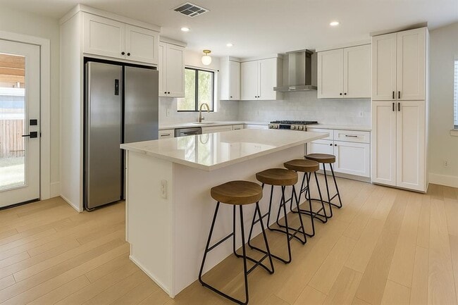 Building Photo - 7901 Keswick Dr