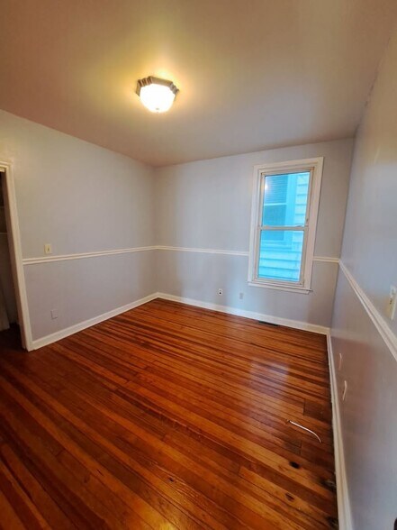 Building Photo - 901 Nott St