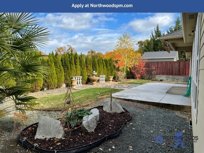 Building Photo - PET FRIENDLY!! Beautiful 3 Bedroom 2 Bath Home in Eagle Point Golf Course Community