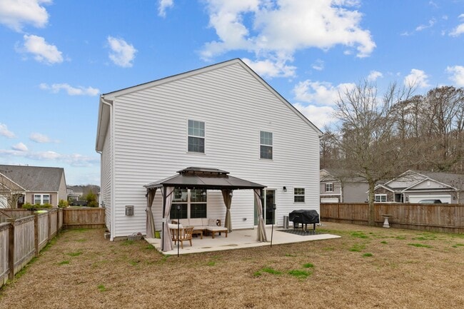 Building Photo - 301 Ginger Dr