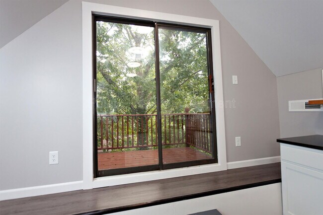 Building Photo - 1217 Bitting St