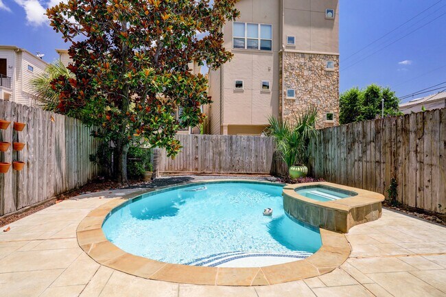 Building Photo - 5202b Rose St