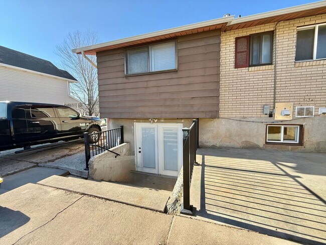 Building Photo - 250 N 360 W