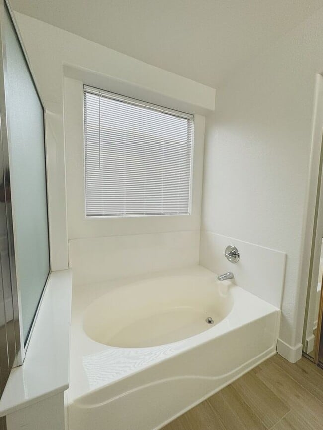 Building Photo - MOVE IN SPECIALS!! 15 DAYS RENT FREE!! Wonderful large, 4 br 2.5 ba family home in Johnson Ranch