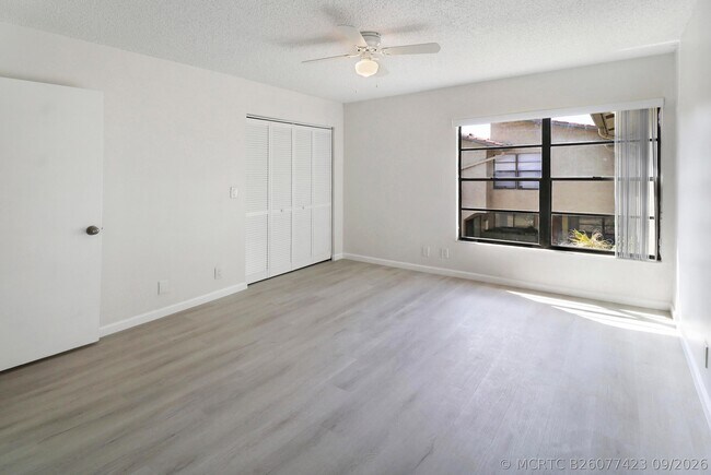 Building Photo - 2590 Coral Springs Dr