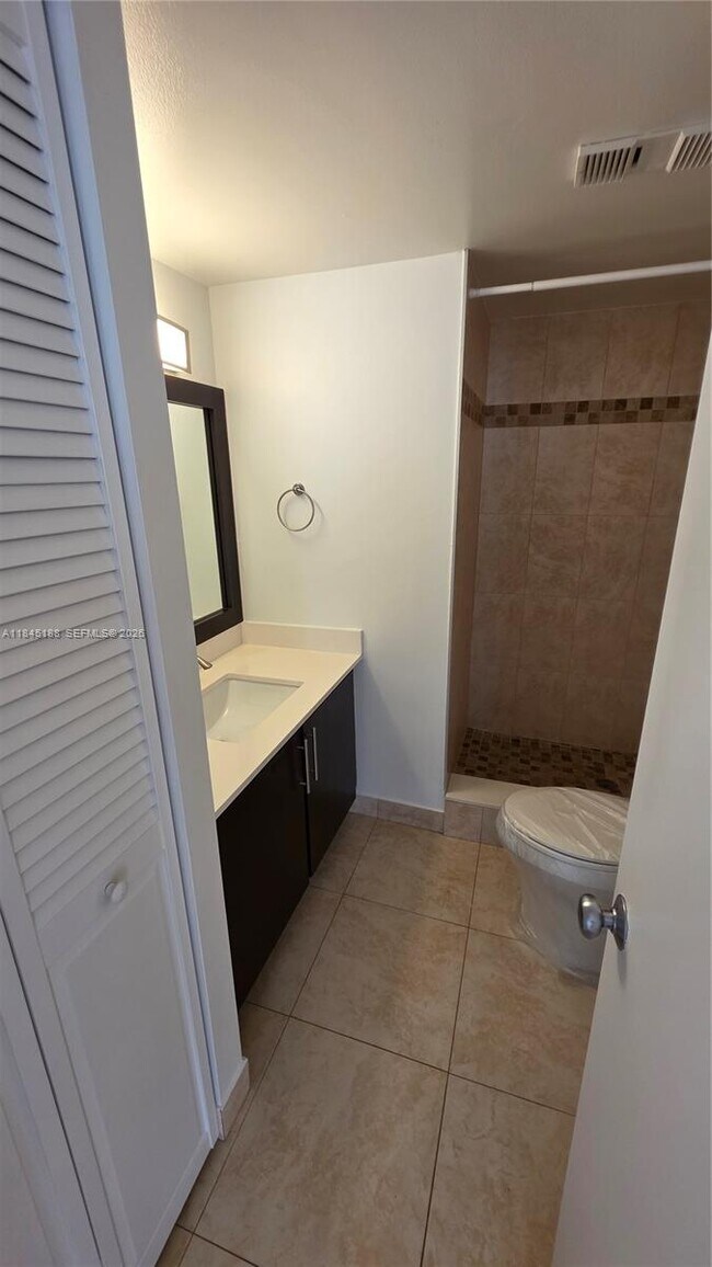 Building Photo - 18151 NE 31st Ct