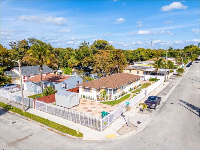 Building Photo - 431 NW 47th St